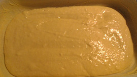 Lehounká dvoubarevná buchta z podmáslí, jablíček a kokosu