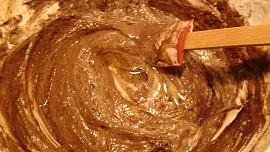 Lehounká dvoubarevná buchta z podmáslí, jablíček a kokosu