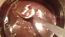 Lehounká dvoubarevná buchta z podmáslí, jablíček a kokosu