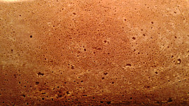 Lehounká dvoubarevná buchta z podmáslí, jablíček a kokosu