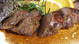 Marinované kančí panenky a hřbety