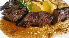 Marinované kančí panenky a hřbety