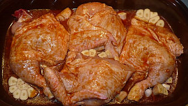 Marinované kuře s pečeným česnekem
