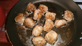 Masové kuličky s vařenými brambory