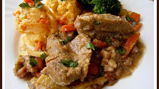 Pikantní "býčí" delikatesa se šťouchanými bramborami, Pikantní delikatesa s veselými šťouch.bramborami