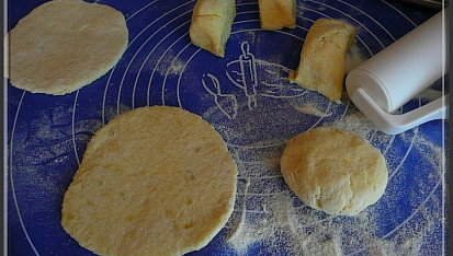 Placky z brambor s droždím, vypracovávání placek