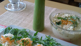 Jarní pomazánka z  tvarohu, bílé ředkve,  paprik a mrkve