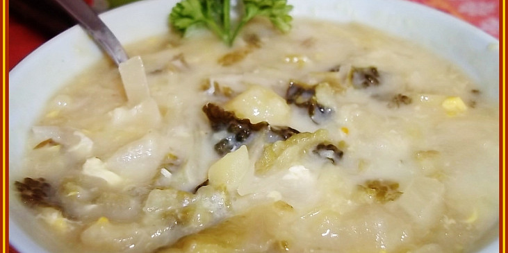 Smetanová kapustovo-zelná polévka s houbami