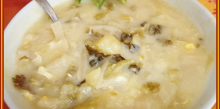 Smetanová kapustovo- zelná polévka s houbami