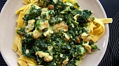 Tagliatelle se špenátem a kuřecím masem