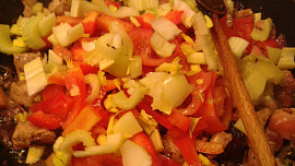 Barevná vepřová  panenka  v tortillách