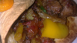 Barevná vepřová  panenka  v tortillách