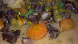 Vepřová srdíčka  s hráškem a mrkví