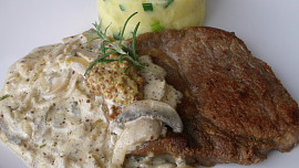 Vepřové plátky na žampionech s krémovou omáčkou