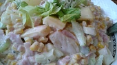 Vitaminový salát s řapíkatým celerem, ananasem a sýrem