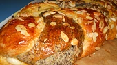 Trojbarevný mazanec