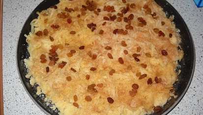 BBB - blesková bramborová buchta pečená na CRISP, Na drobenku nastrouháme jablka