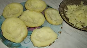 Bramborové lodičky s makrelou, brambory vydlabeme