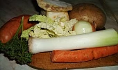 Buřtíková polévka s celerem a hlívou ústřičnou, ingredience...