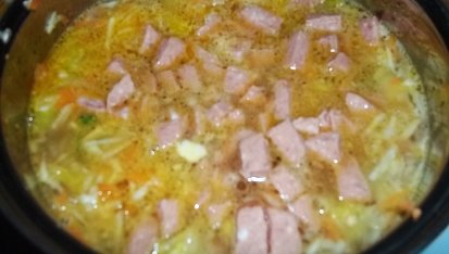 Buřtíková polévka s celerem a hlívou ústřičnou, vaříme...