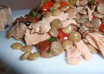 Čočkovo-paprikový salát s tuňákem