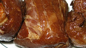 Grilované vepřové závitky na jehle (detail závitku)