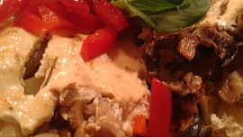 Houby zapečené v bylinkovém jogurtu