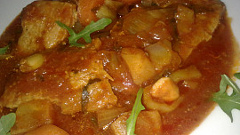 Jemné dušené vepřové  a králičí maso na zelenině podle italského receptu