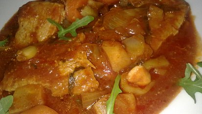 Jemné dušené vepřové  a králičí maso na zelenině podle italského receptu