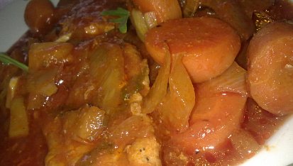 Jemné dušené vepřové  a králičí maso na zelenině podle italského receptu