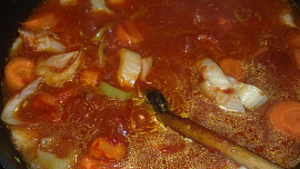 Jemné dušené vepřové  a králičí maso na zelenině podle italského receptu