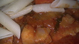 Jemné dušené vepřové  a králičí maso na zelenině podle italského receptu