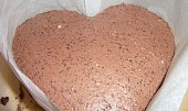 Krémový čokoládový dort s jahodami