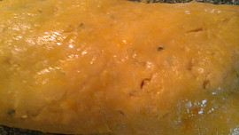 Krůtí prsíčka s brusinkovou náplní, piniovými jadérky a šalvějí  v křupavém zlatavém těstíčku