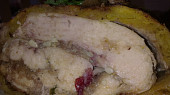 Krůtí prsíčka s brusinkovou náplní, piniovými jadérky a šalvějí  v křupavém zlatavém těstíčku