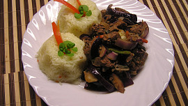 Kuřecí játra s Harissou, zeleninou a červenou cibulí