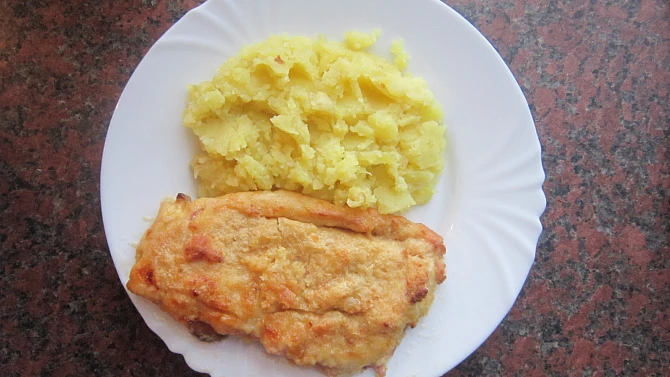 Kuřecí řízek se slaninou, šunkou a sýrem