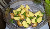 Kuřecí prsa s koprem v parním hrnci, brambory