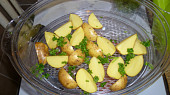 Kuřecí prsa s koprem v parním hrnci, brambory