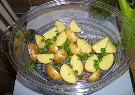 Kuřecí prsa s koprem v parním hrnci (brambory)