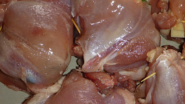 Kuřecí řízky s mangoldem, sýrem a česnekem