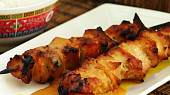 Kuřecí satay s burákovou omáčkou