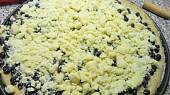 Kynutý borůvkový koláč od Tejajky - CRISP, vrstvy na koláči připravené