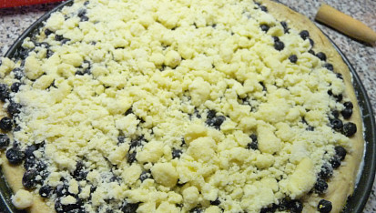 Kynutý borůvkový koláč od Tejajky - CRISP, vrstvy na koláči připravené