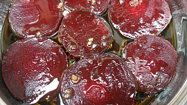 Marinovaná červená řepa