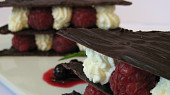 Mille-feuille z čokolády a malin