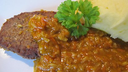 Mletý jelení steak se zeleninou