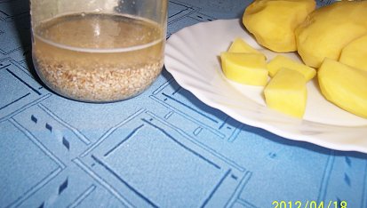 Nastavovaná kaše z mikrovlnky, vody tak cca 1 cm nad krupky