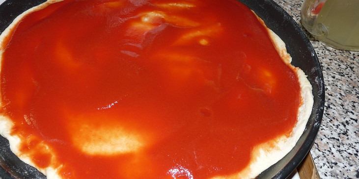 Ovocné pizzy v MW - těsto podle Jikotky - CRISP (rajčatové pyré)