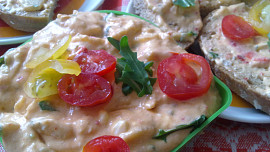 Pomazánka „Plamen“ ze sýrů a zeleniny